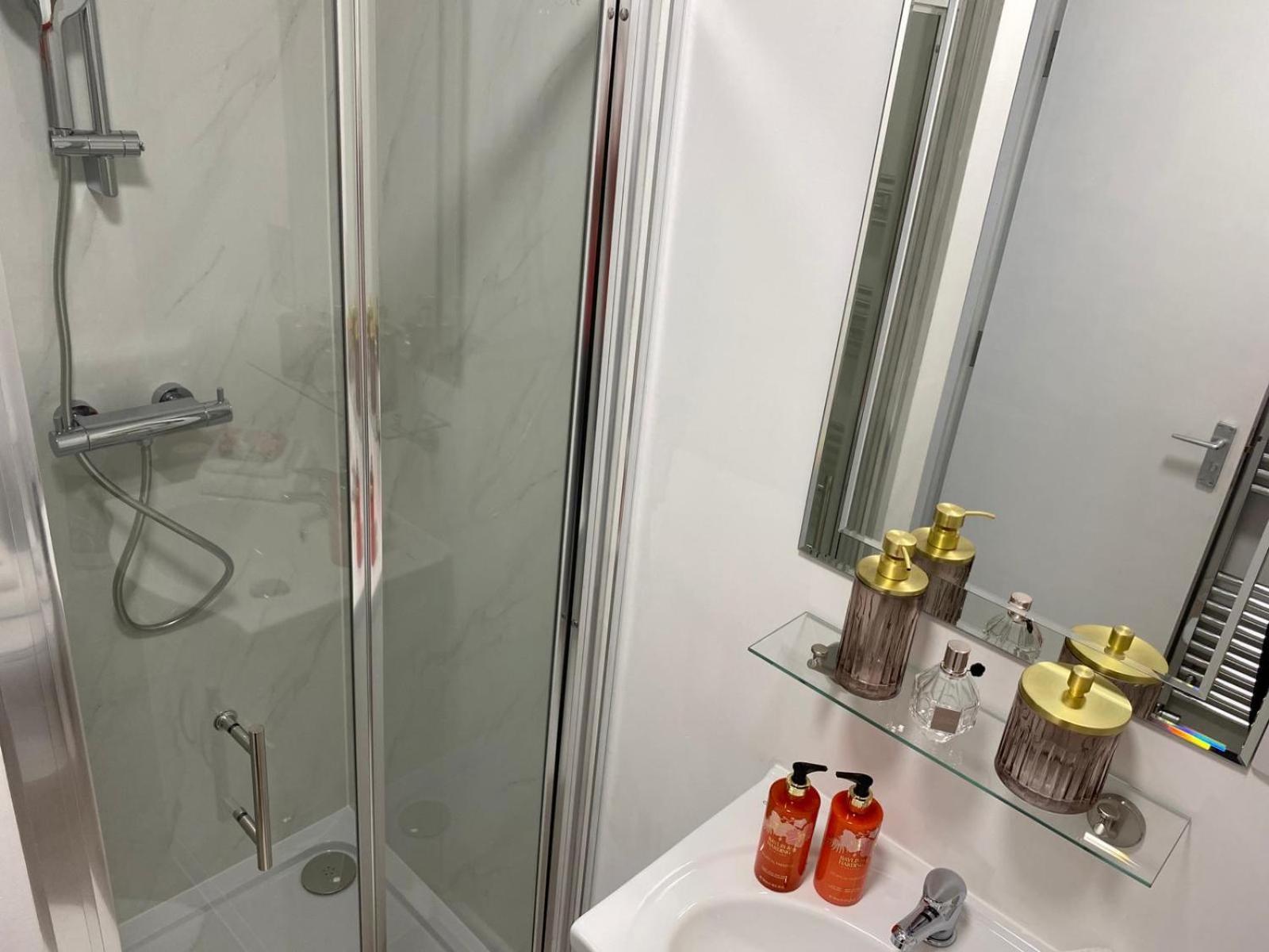 Stylish Apartment In Watford Γουάτφορντ Εξωτερικό φωτογραφία